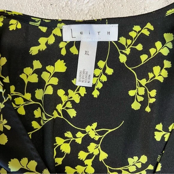 Leith Blouse • Size XL - Picture 4 of 5